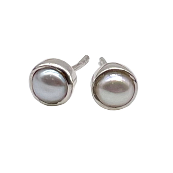 Pearl studs