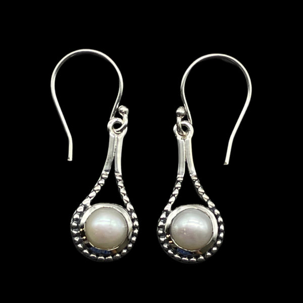 PEARL DANGLE EARRING