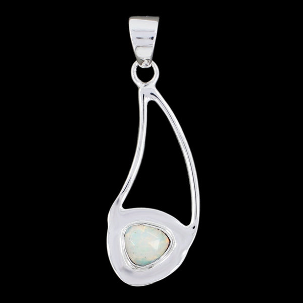 EUTHOPIAN OPAL PENDANT