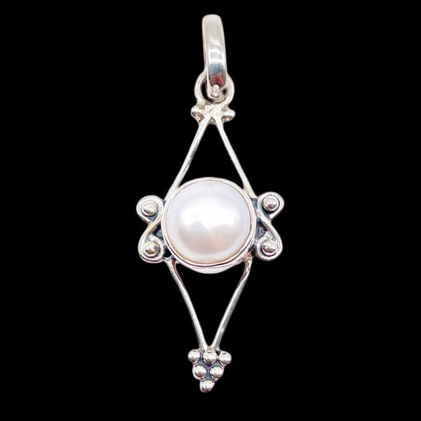 FRESH WATER PEARL PENDANT