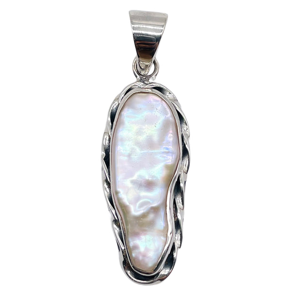 FRESH WATER PEARL PENDANT