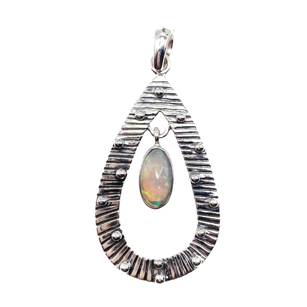 EUTHOPIAN OPAL PENDANT