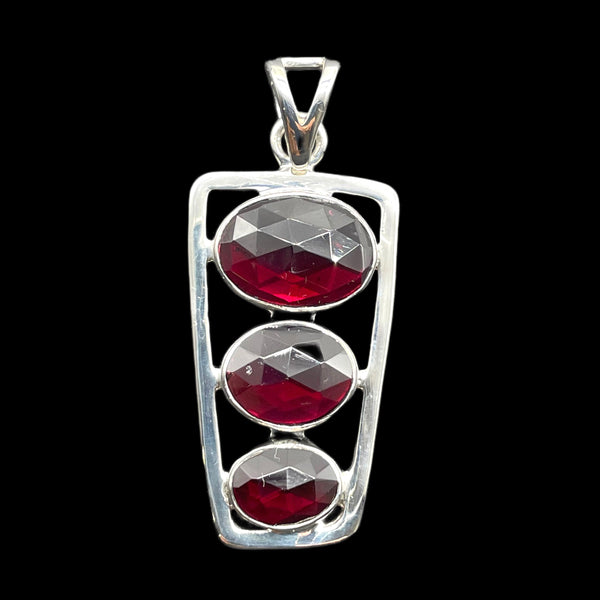 GARNET PENDANT