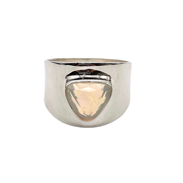 ETHIOPIAN OPAL RING