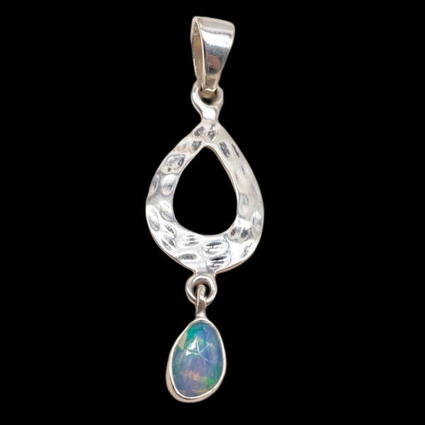 EUTHOPIAN OPAL PENDANT